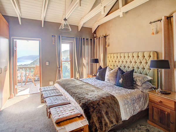 2nd bedroom with seaviews.