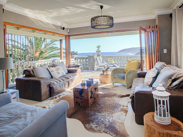 Luxury lounge with sea view
