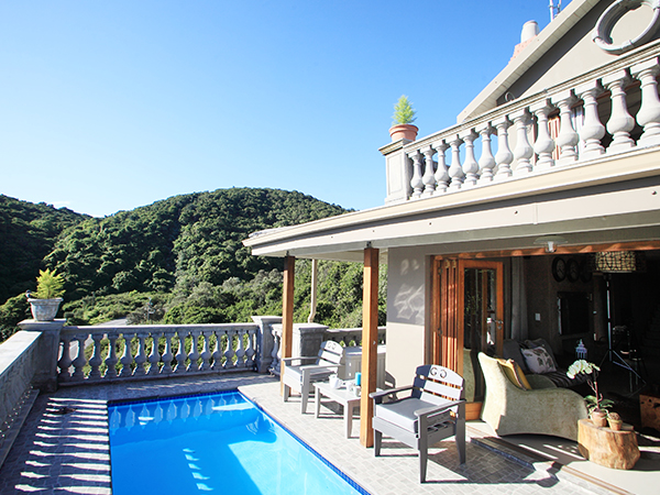splash pool with sun panels with bush view. Bird watcher's paradise!