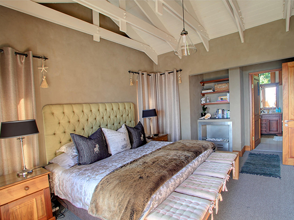 Yellow and Black room with Kingsize bed and en-suite bathroom.