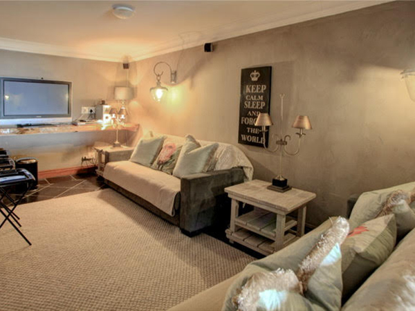 Lounge. Very private room.